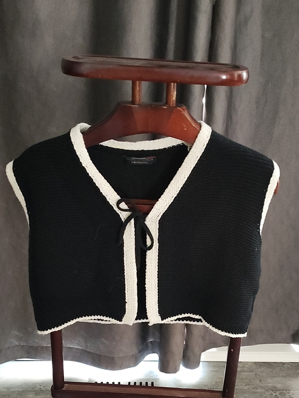Simons Black Cropped Knit Vest with White Trim